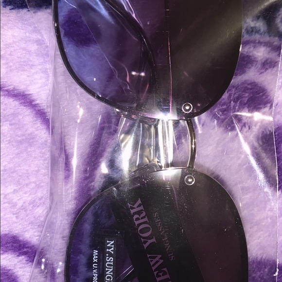 NY Sunglasses - Picture 4 of 5